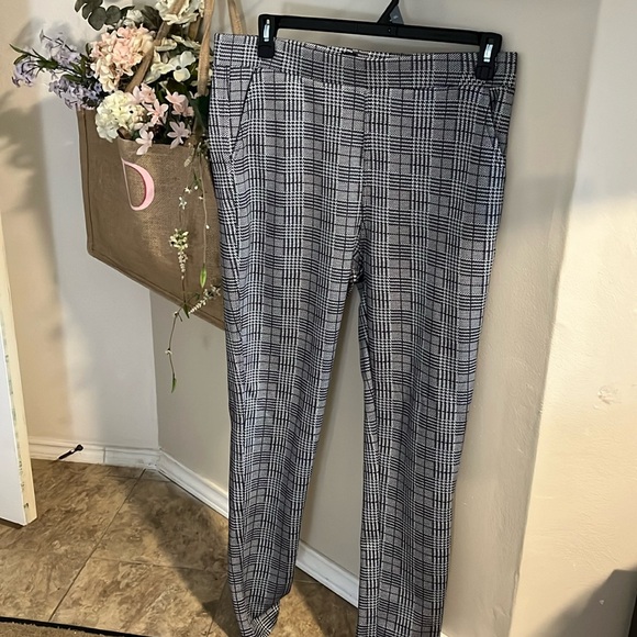 Houndstooth Plaid Dressy Leggings - Picture 1 of 5